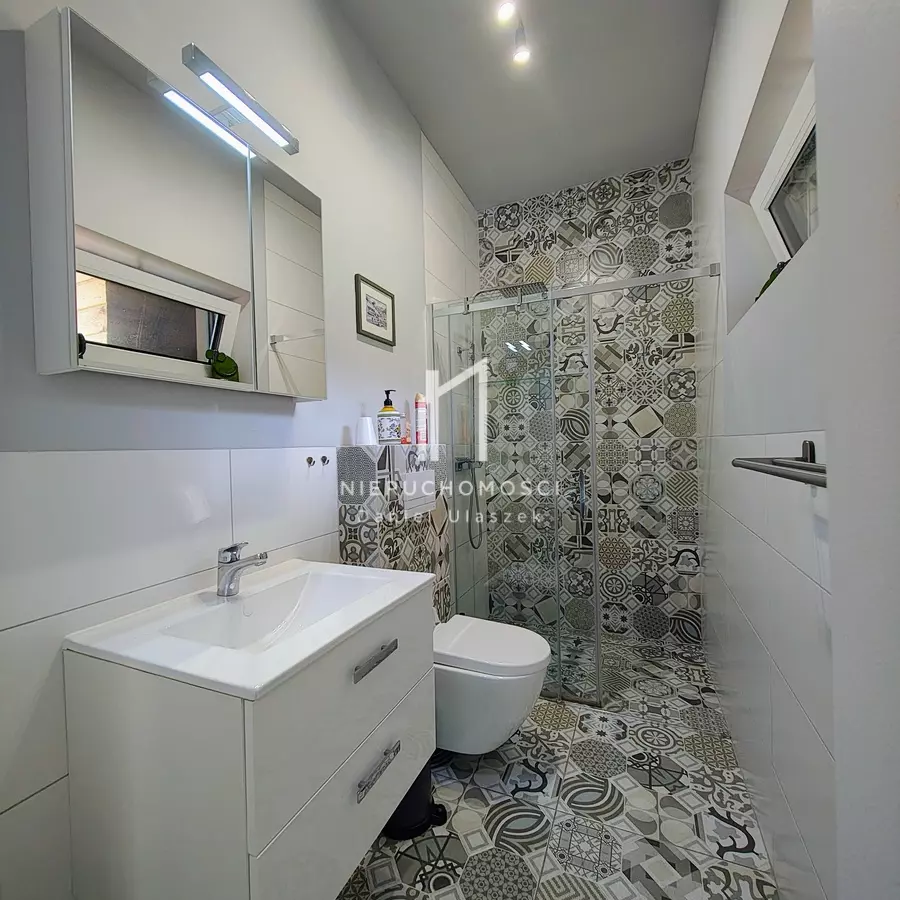 Nowoczesna NieruchomoŚĆ Inwestycyjna Z Prywatnym Apartamentem I Dodatkowym Domkiem
