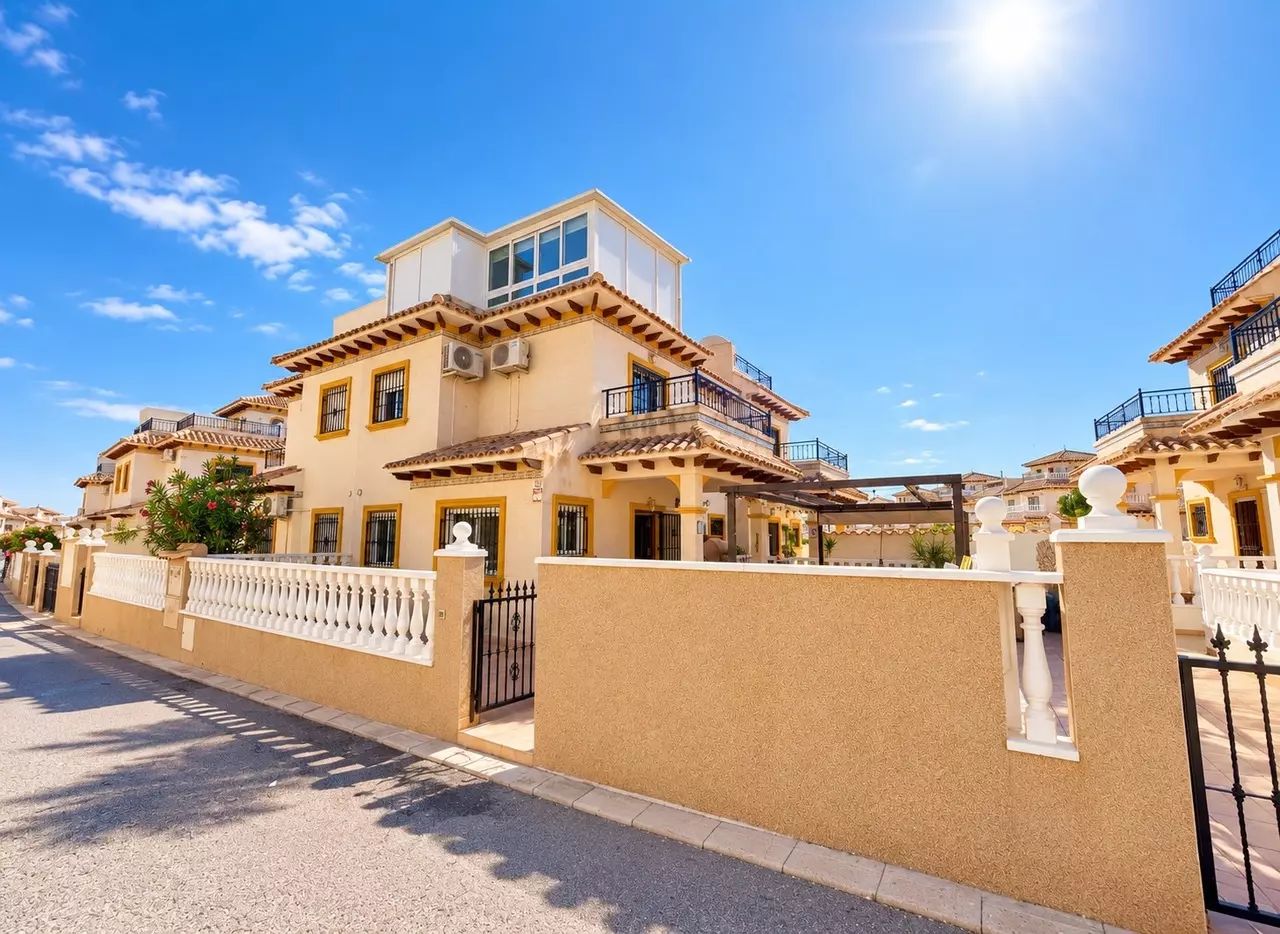 3-bedroom Town House In Orihuela Costa, Spain (100 M²)
