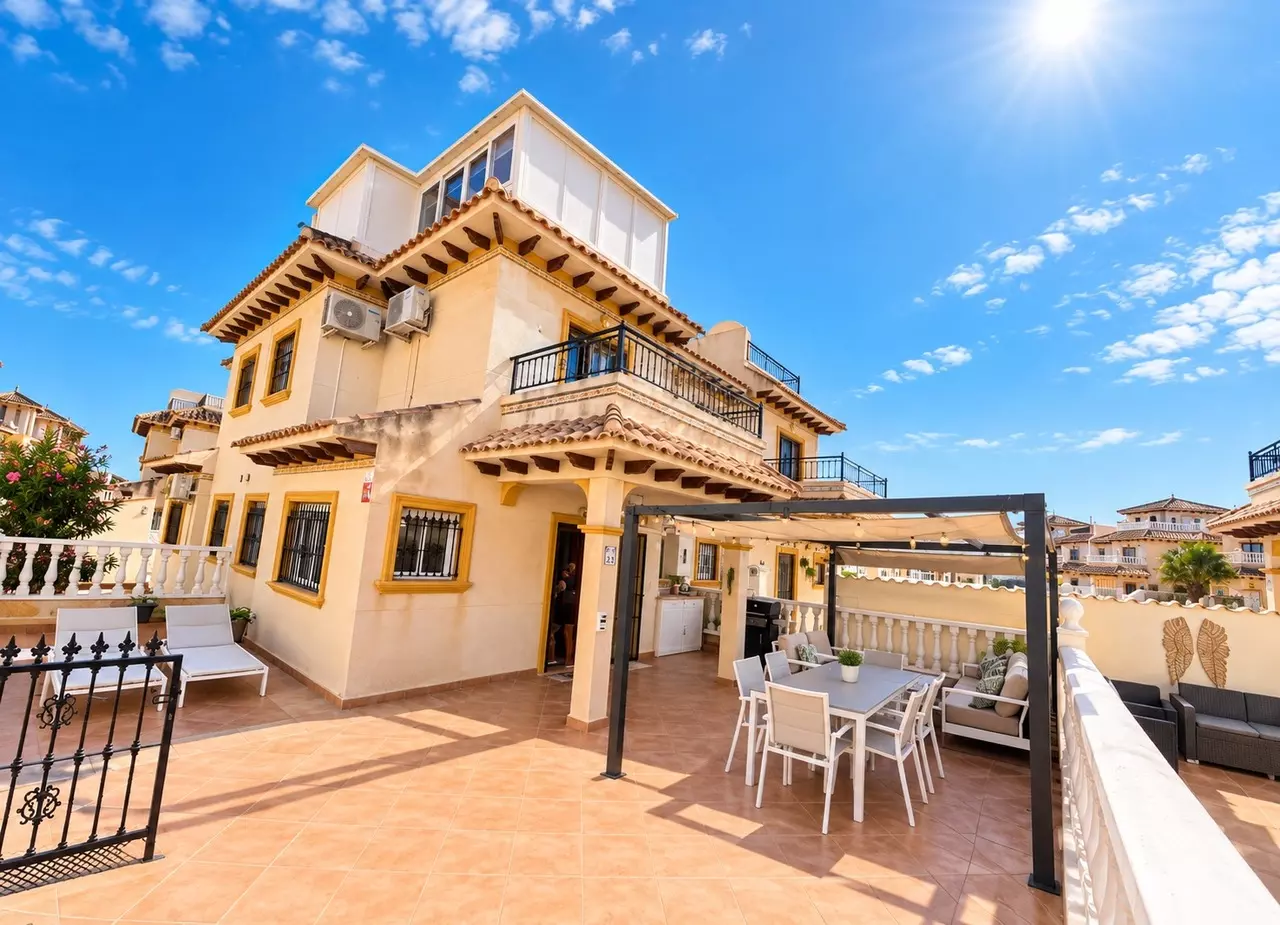3-bedroom Town House In Orihuela Costa, Spain (100 M²)