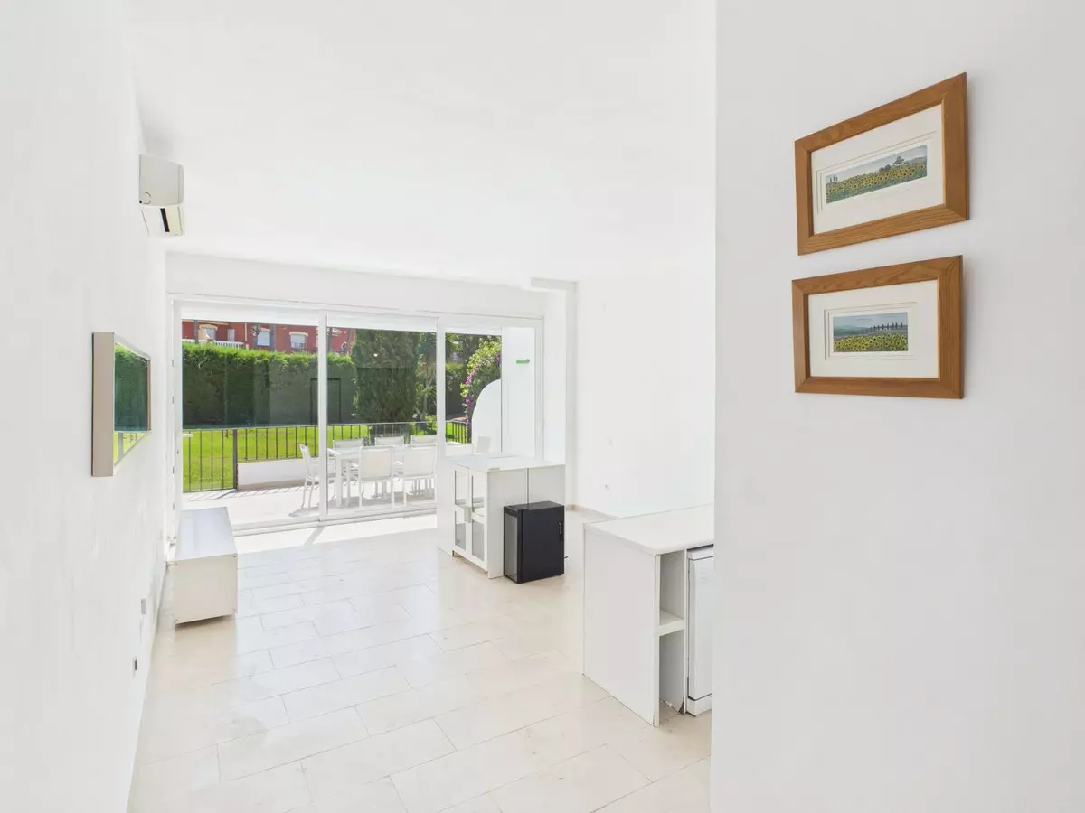 1-bedroom Apartment In Estepona, Spain (53 M²)