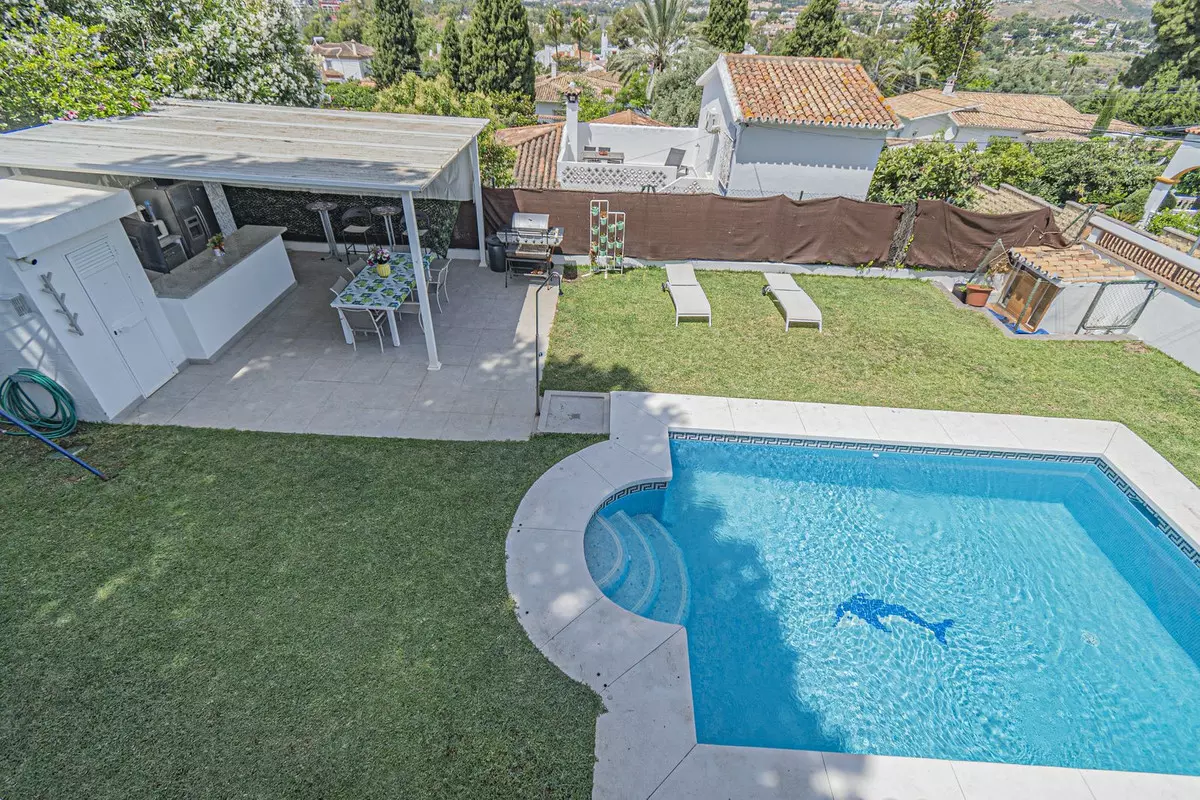 5-bedroom Villa In Marbella, Spain (275 M²)