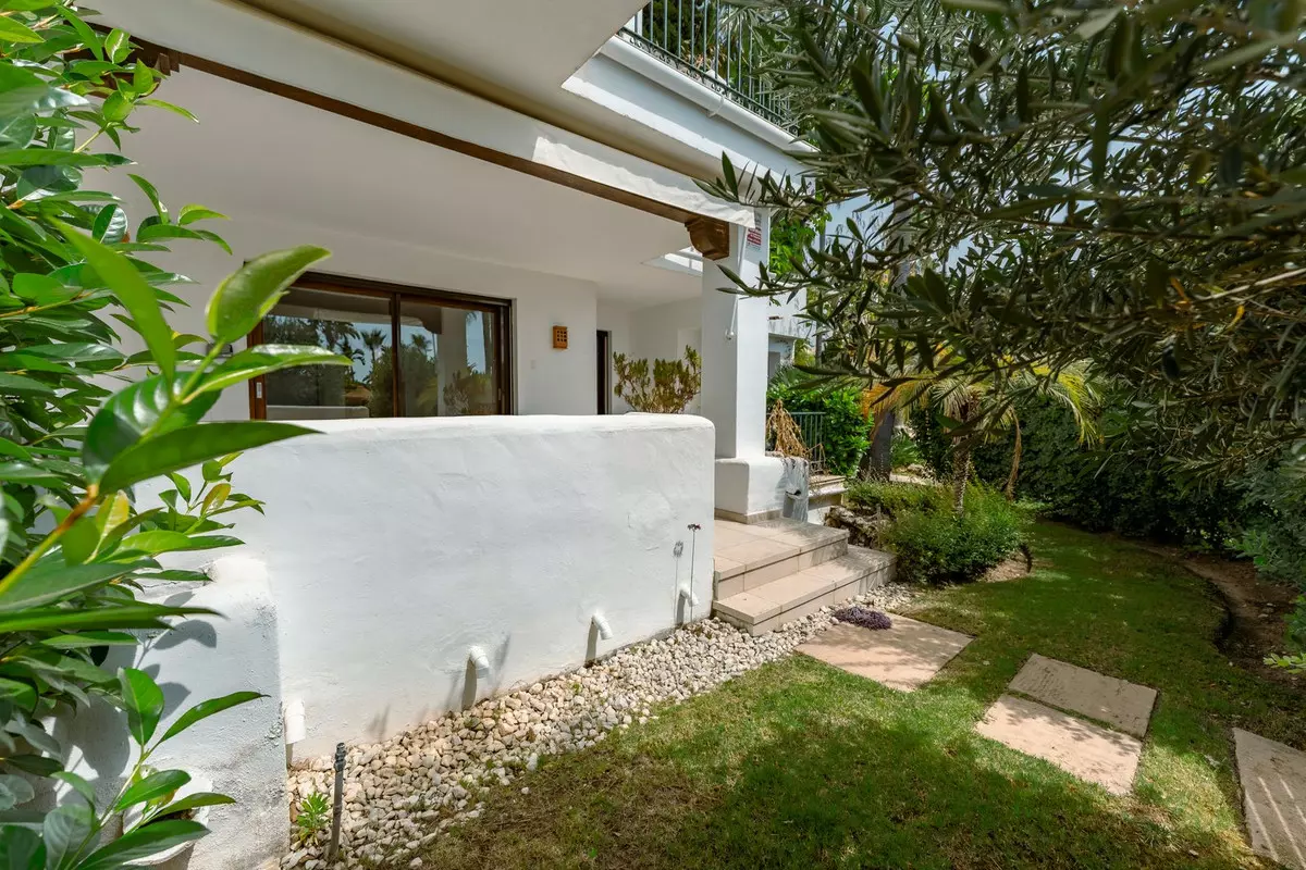 3-bedroom Town House In Estepona, Spain (235 M²)
