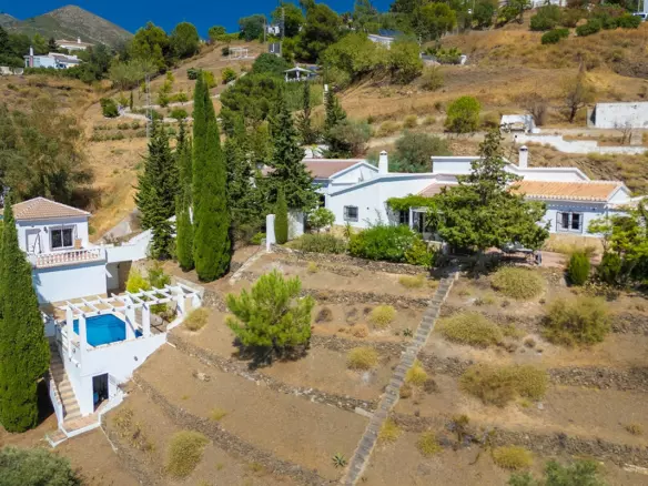 4-bedroom Villa In Cómpeta, Spain (278 M²)