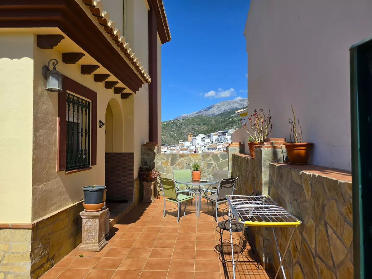 4-bedroom Villa In Canillas De Albaida, Spain (229 M²)