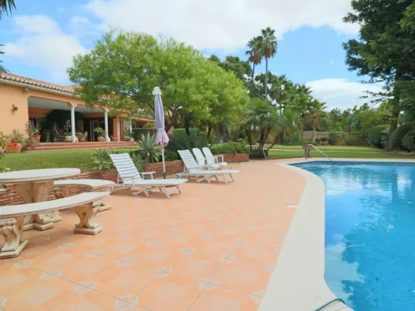 6-bedroom Villa In Estepona, Spain (531 M²)