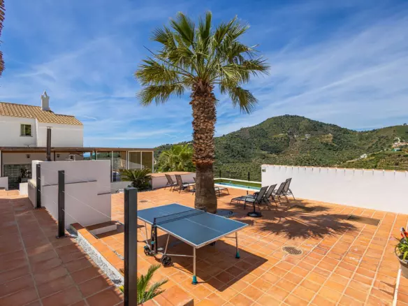 7-bedroom Villa In Cómpeta, Spain (381 M²)