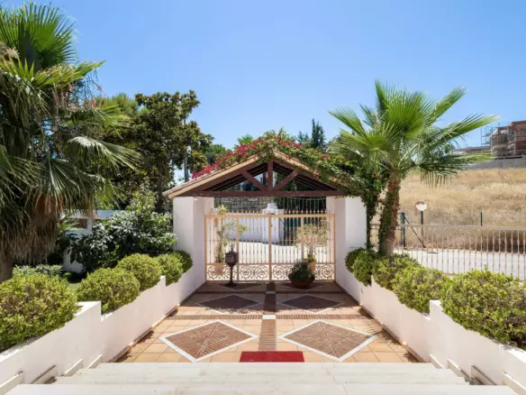 7-bedroom Villa In Estepona, Spain (1.425 M²)