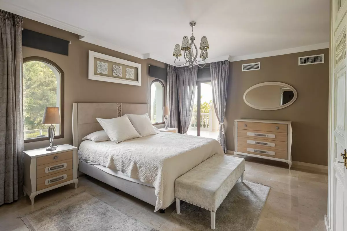 6-bedroom Villa In Estepona, Spain (415 M²)
