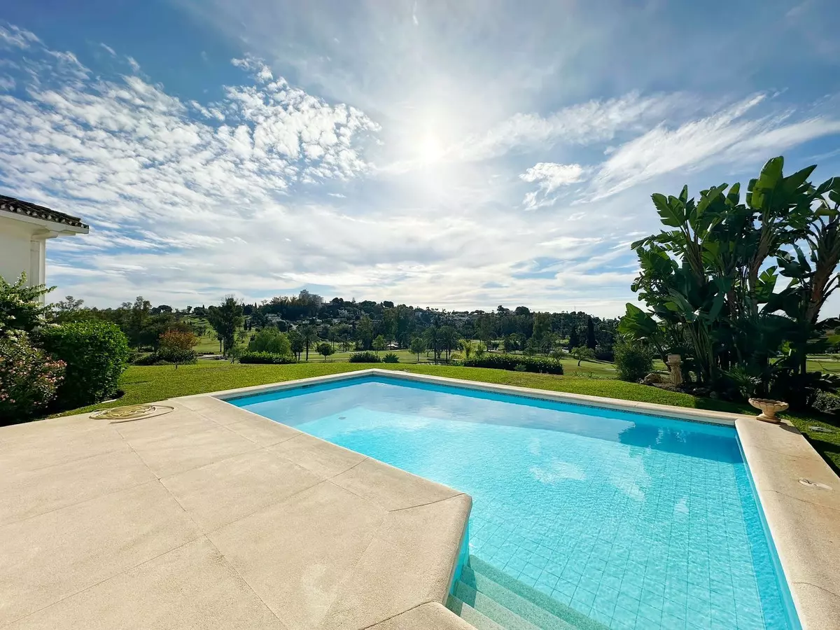 4-bedroom Villa In Estepona, Spain (450 M²)