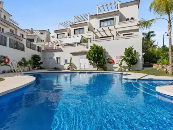 3-bedroom Town House In Estepona, Spain (153 M²)