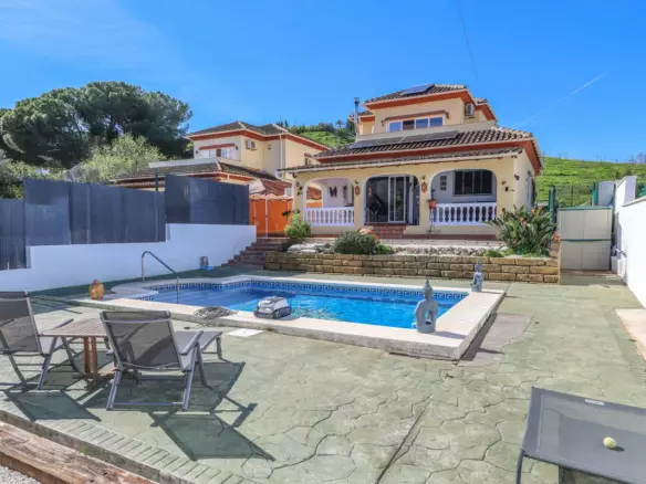 3-bedroom Villa In Coín, Spain (145 M²)