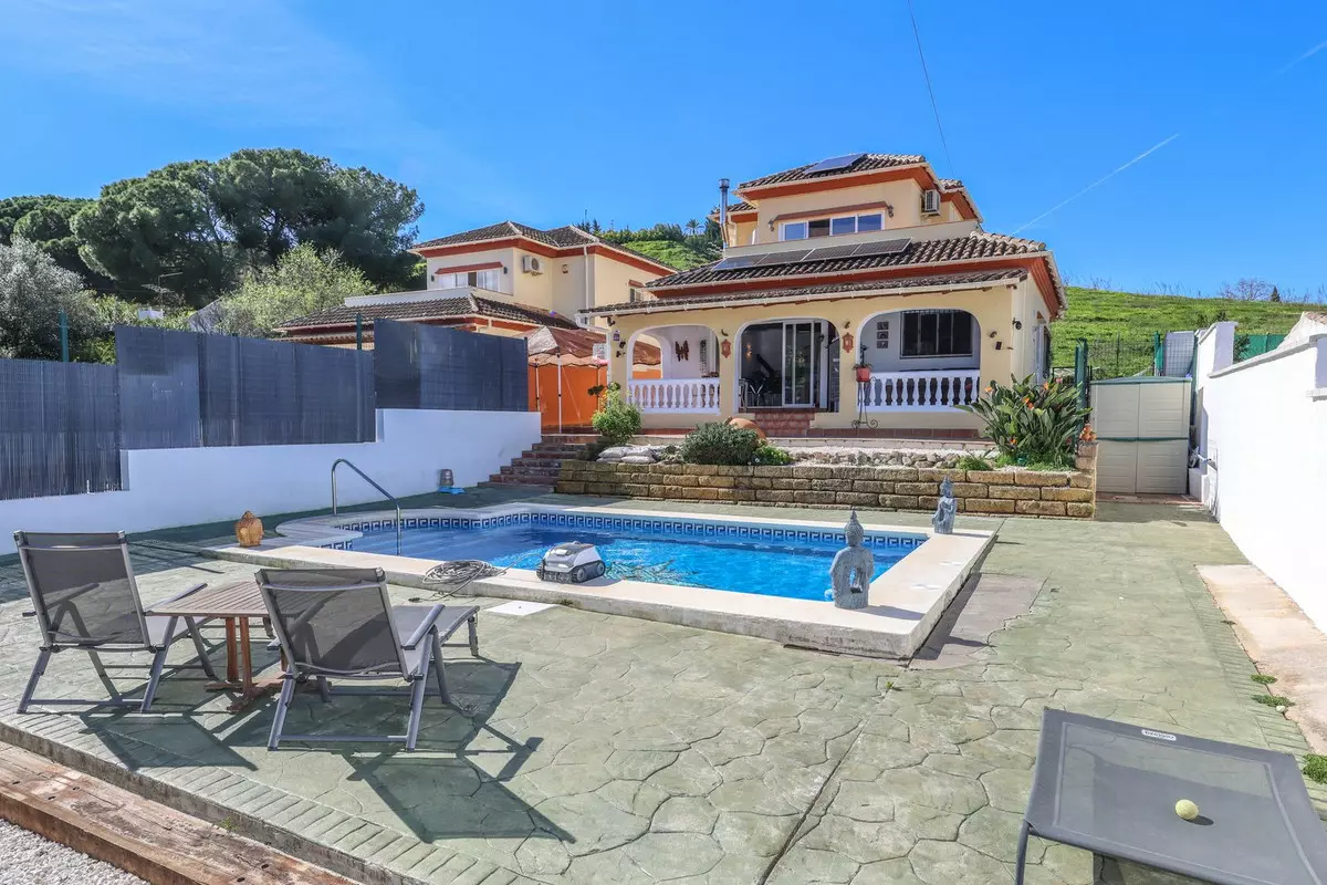 3-bedroom Villa In Coín, Spain (145 M²)