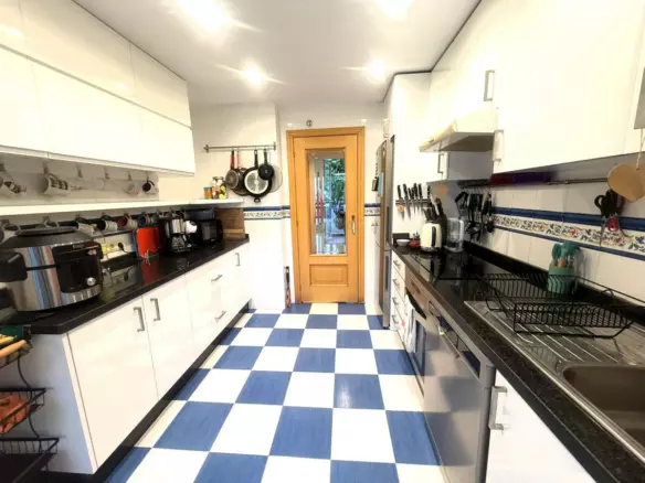 3-bedroom Apartment In Estepona, Spain (117 M²)