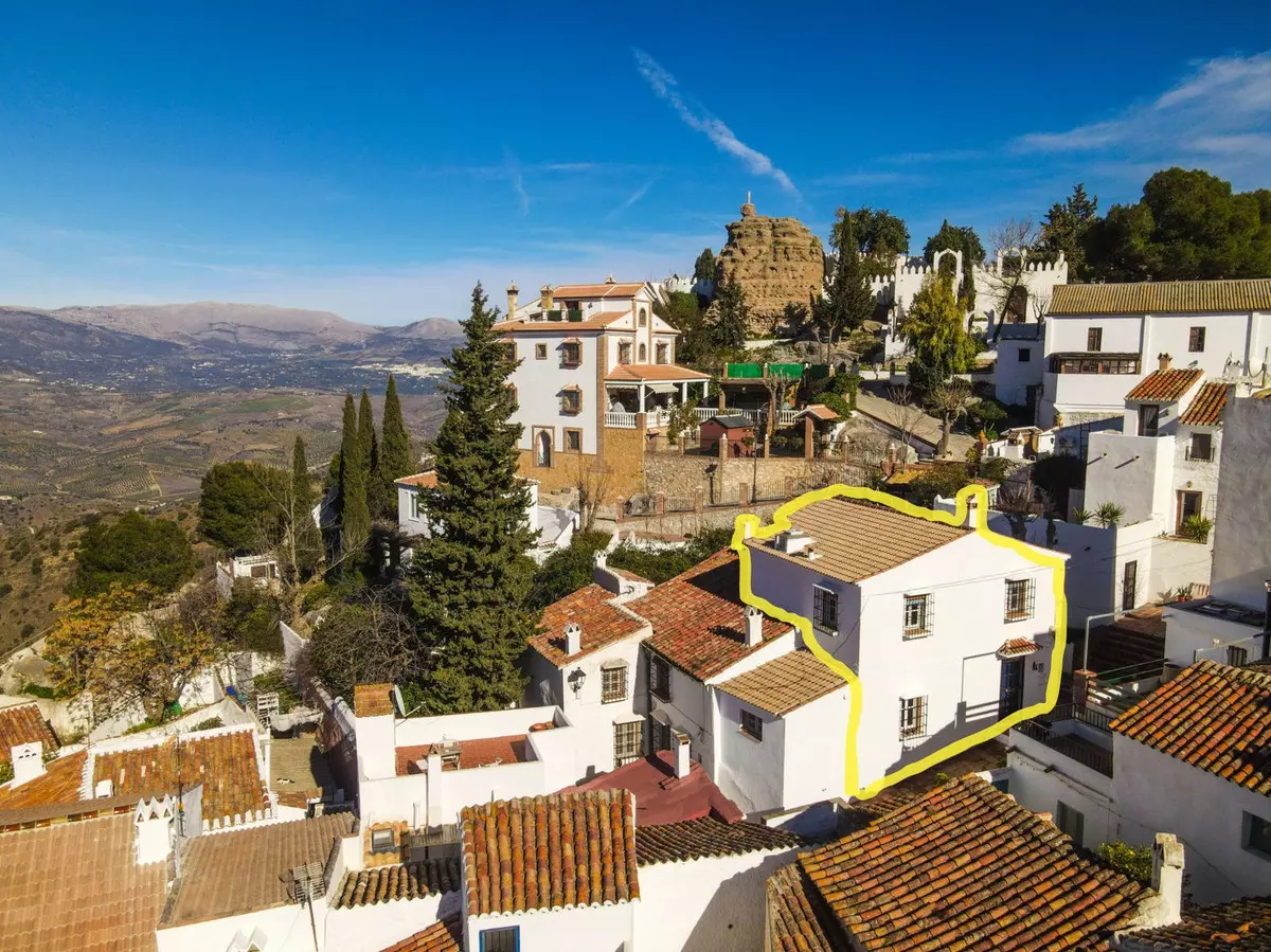 3-bedroom Town House In Comares, Spain (132 M²)