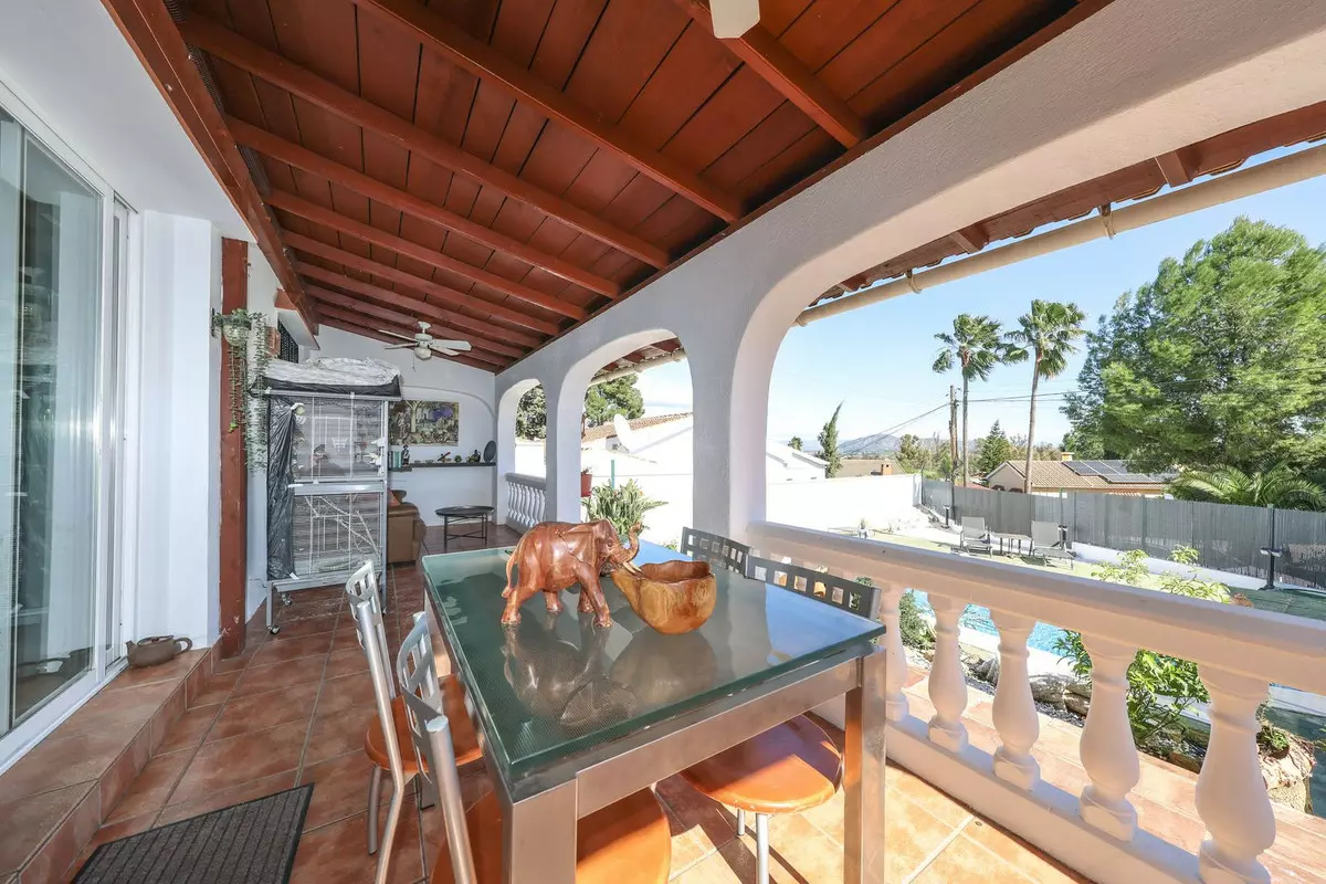 3-bedroom Villa In Coín, Spain (145 M²)