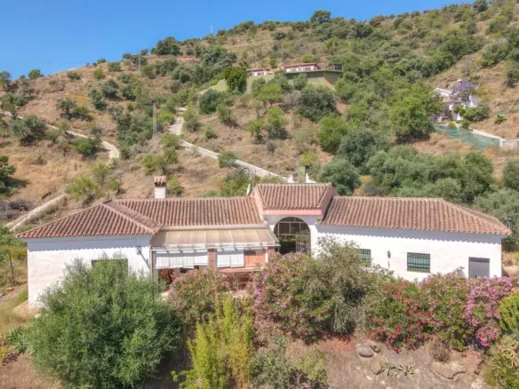 3-bedroom Villa In Guaro, Spain (184 M²)