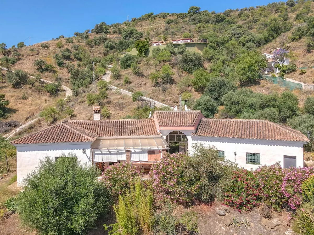 3-bedroom Villa In Guaro, Spain (184 M²)