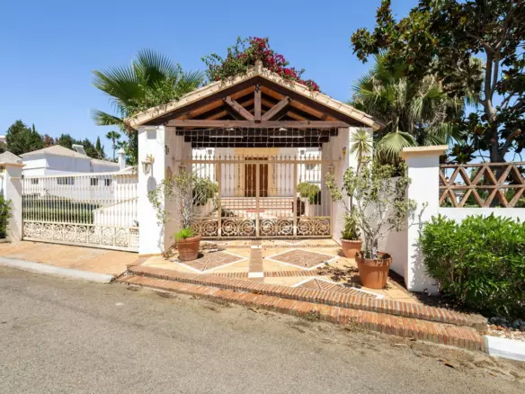 7-bedroom Villa In Estepona, Spain (1.425 M²)
