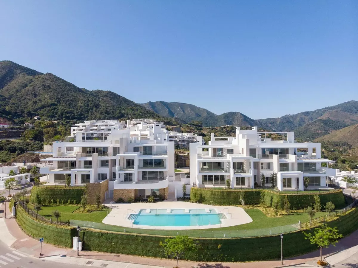 3-bedroom Apartment In Ojen, Spain (145 M²)