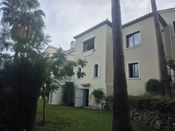6-bedroom Villa In Estepona, Spain (415 M²)