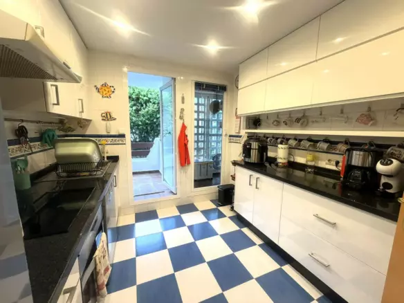 3-bedroom Apartment In Estepona, Spain (117 M²)