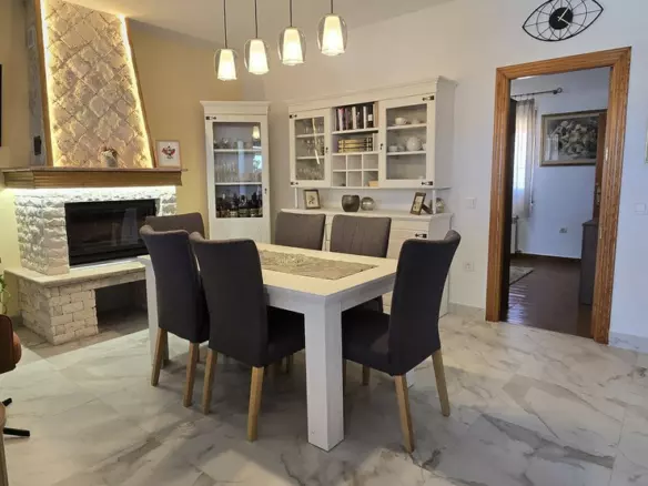 5-bedroom Country House In Coín, Spain (197 M²)