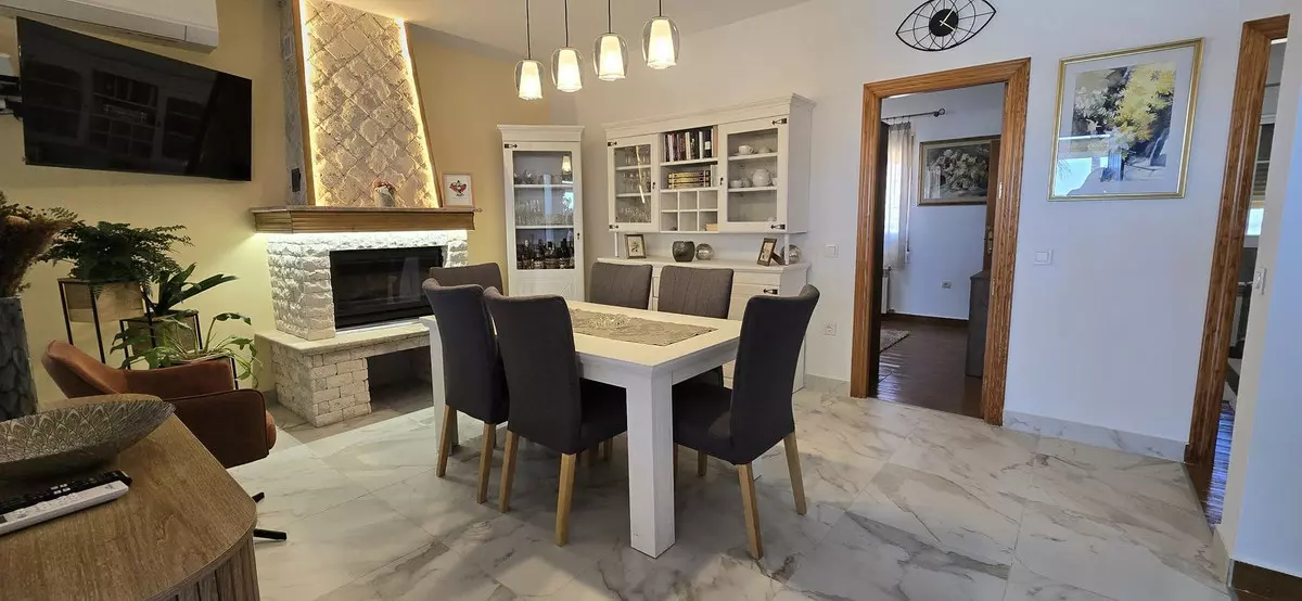 5-bedroom Country House In Coín, Spain (197 M²)