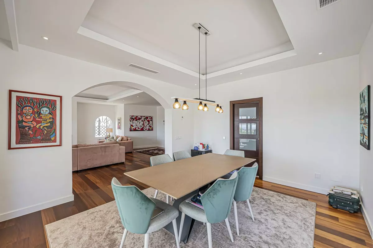 4-bedroom Villa In Estepona, Spain (384 M²)