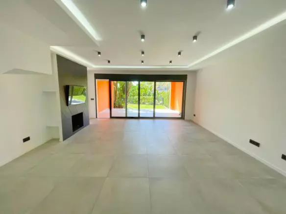 3-bedroom Town House In Estepona, Spain (150 M²)