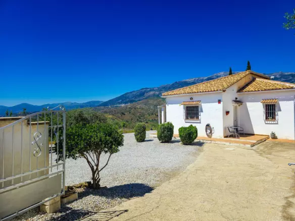 3-bedroom Villa In Vélez – Málaga, Spain (128 M²)
