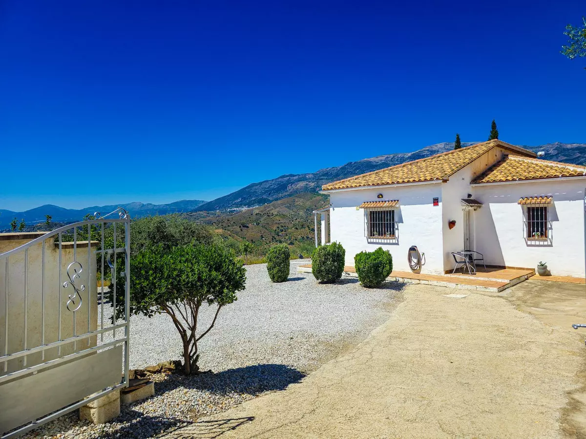 3-bedroom Villa In Vélez – Málaga, Spain (128 M²)
