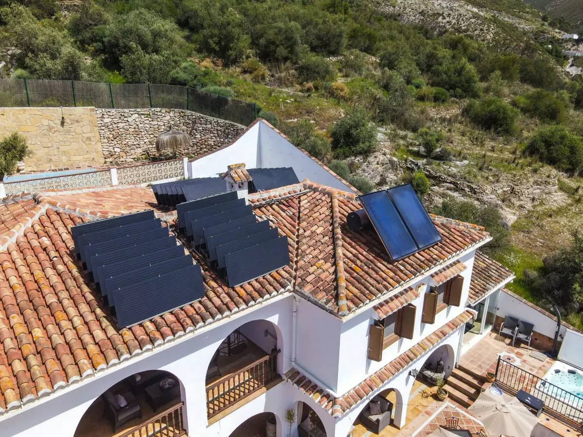 5-bedroom Villa In Cómpeta, Spain (567 M²)