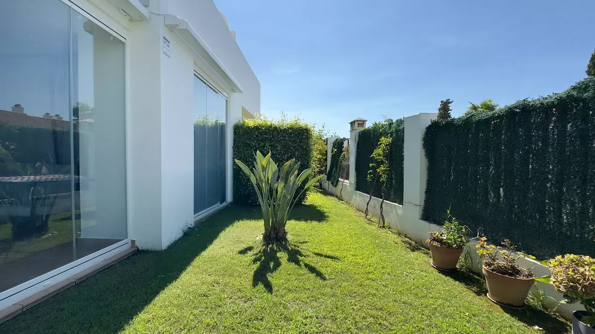 2-bedroom Apartment In Estepona, Spain (92 M²)