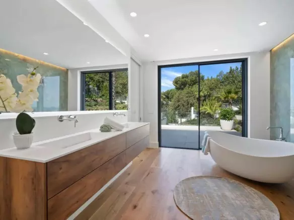 4-bedroom Villa In Marbella, Spain (429 M²)