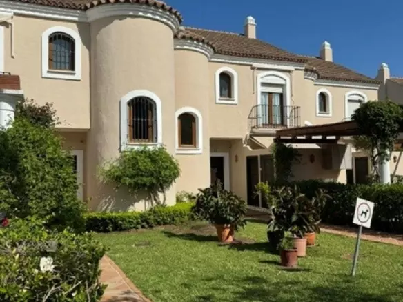 3-bedroom Town House In Estepona, Spain (157 M²)