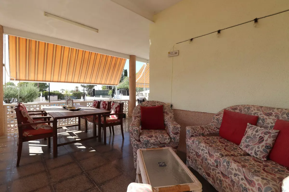 6-bedroom Villa In Crevillent, Spain (291 M²)