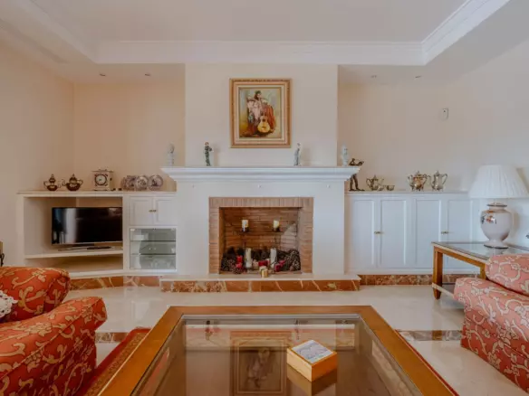 5-bedroom Villa In Estepona, Spain (282 M²)