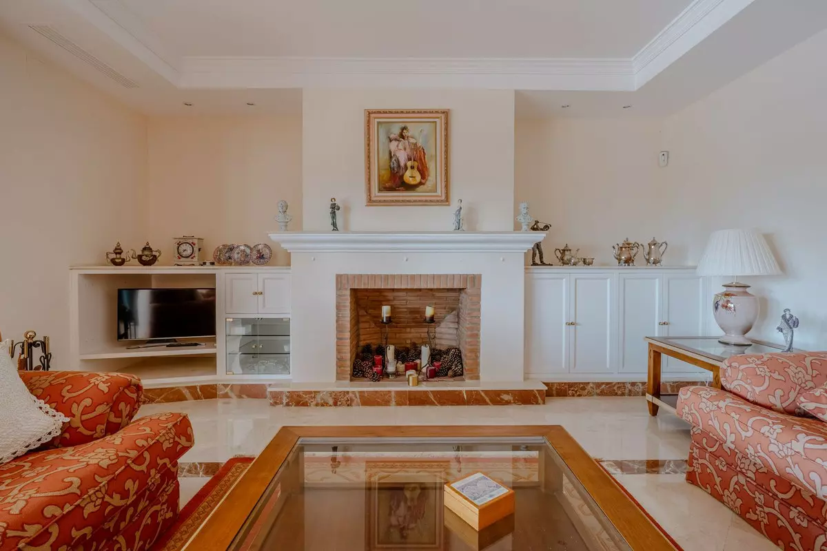 5-bedroom Villa In Estepona, Spain (282 M²)