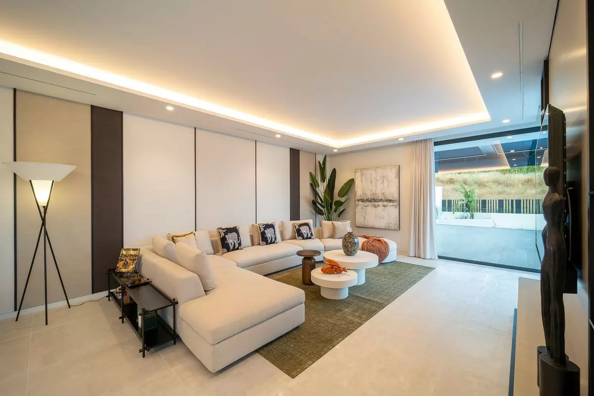 6-bedroom Villa In Estepona, Spain (1.182 M²)