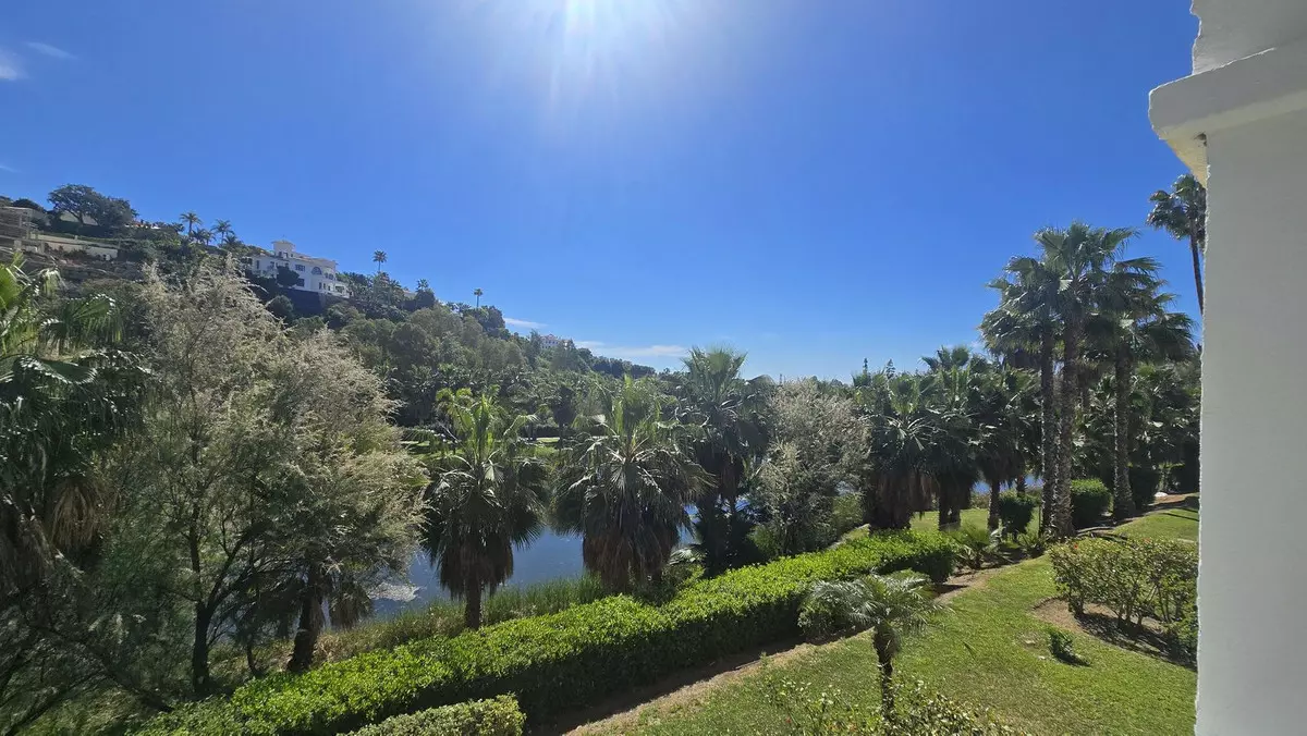 3-bedroom Apartment In Benahavis, Spain (100 M²)