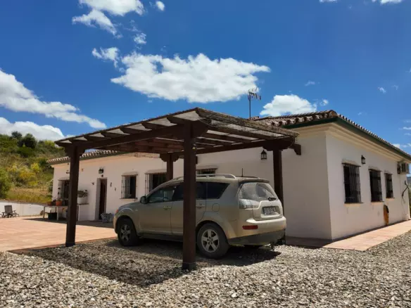 3-bedroom Villa In Álora, Spain (148 M²)