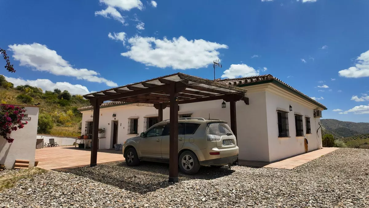 3-bedroom Villa In Álora, Spain (148 M²)
