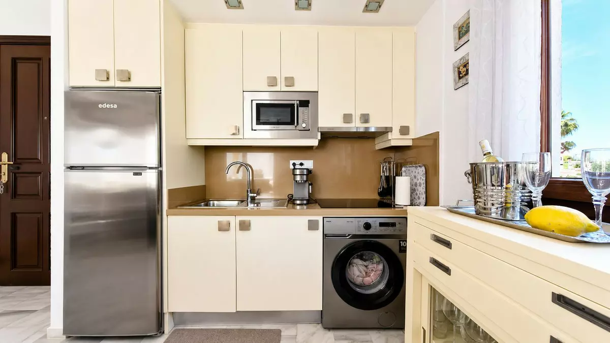 2-bedroom Apartment In Manilva, Spain (73 M²)