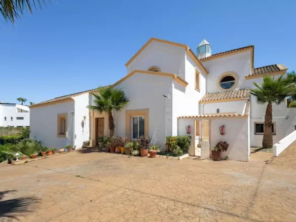 7-bedroom Villa In Estepona, Spain (1.425 M²)