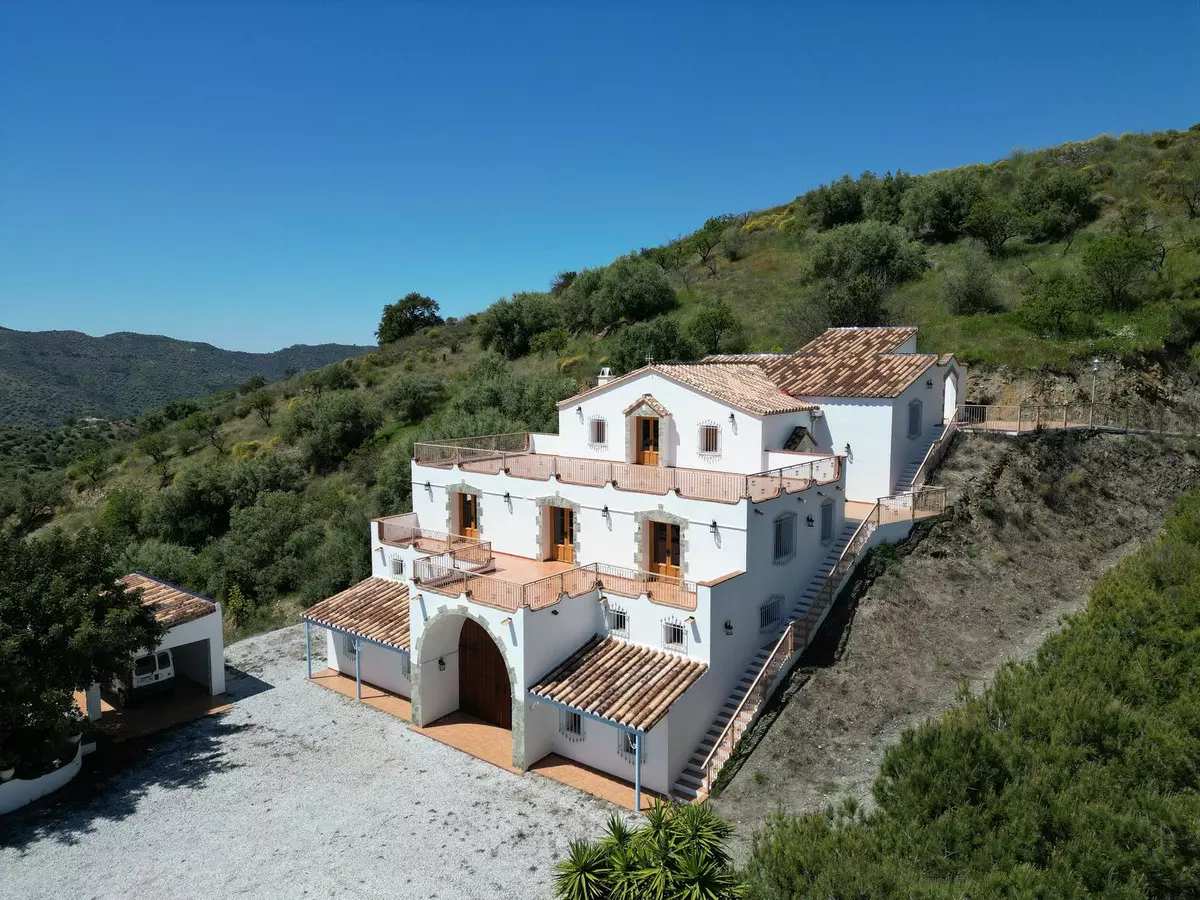 4-bedroom Villa In Sedella, Spain (496 M²)