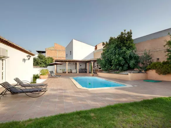 5-bedroom Country House In Serrato, Spain (312 M²)