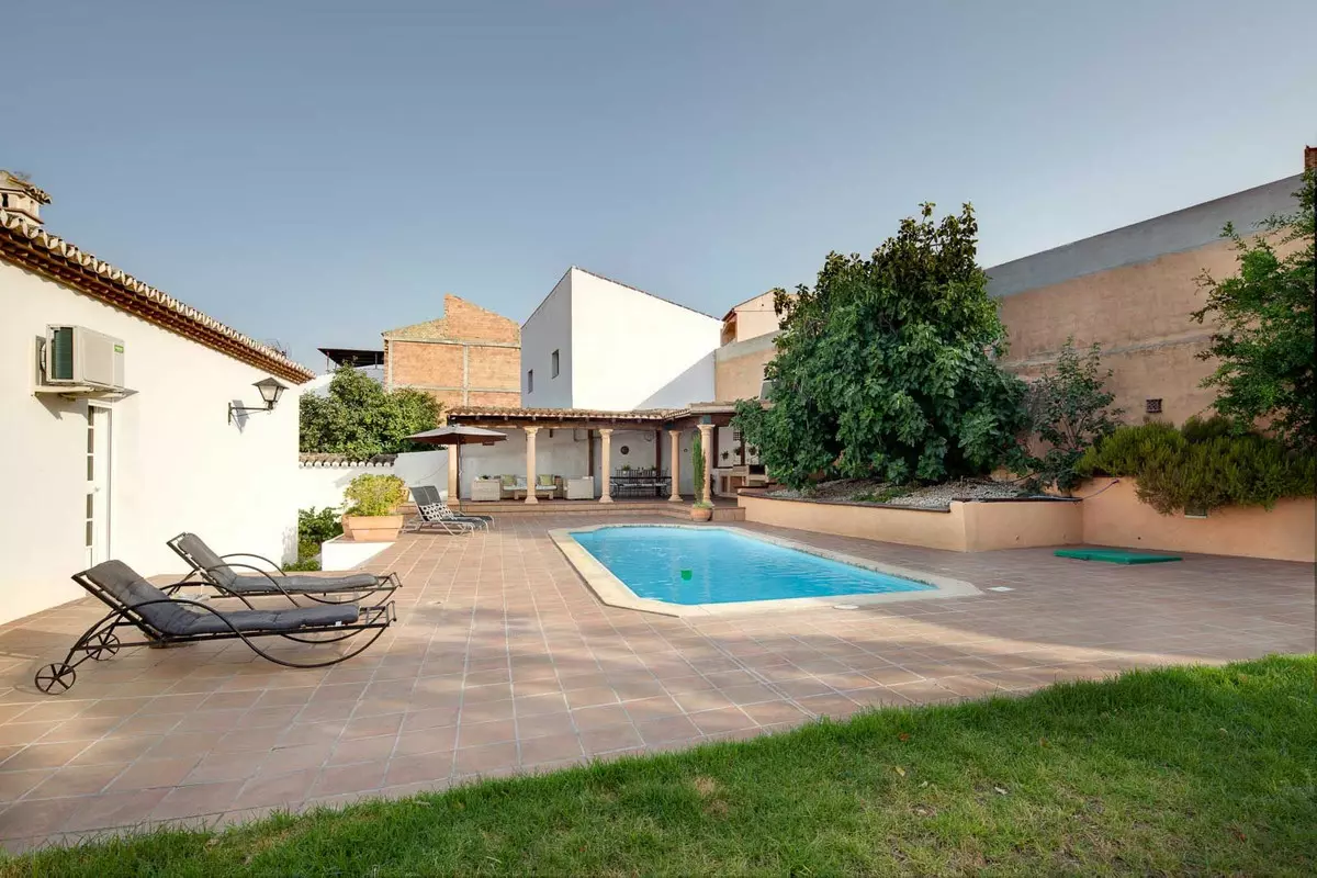 5-bedroom Country House In Serrato, Spain (312 M²)