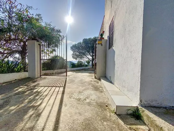 6-bedroom Country House In Pizarra, Spain (371 M²)