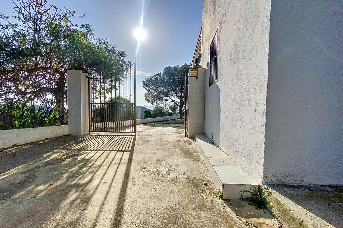 6-bedroom Country House In Pizarra, Spain (371 M²)