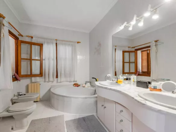4-bedroom Villa In Calvià, Spain (400 M²)